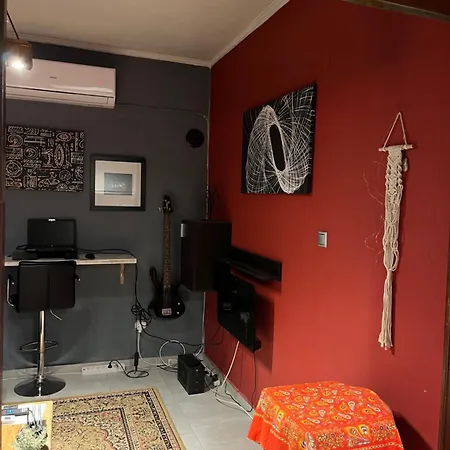 Cozy And Modern Apartment *