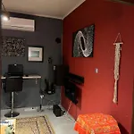 Cozy And Modern Apartment *